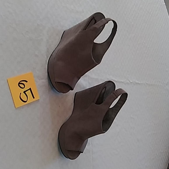 Heels - Picture 2 of 4